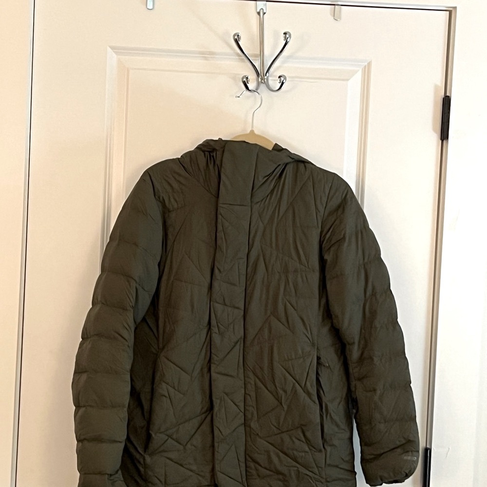 NORTH FACE WOMEN’S ARMY GREEN PUFFY WINTER JACKET WITH HOOD - SIZE MEDIUM